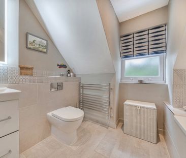 Tamerton Square, Woking, Surrey, GU22 - Photo 2