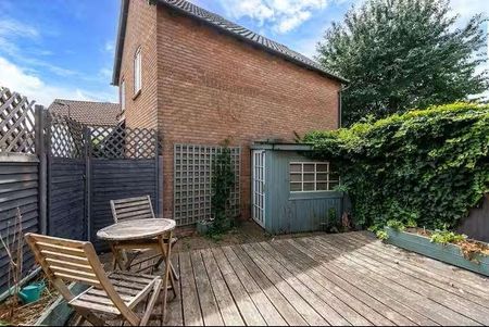 St. Michaels Close, London, E16 - Photo 5