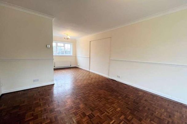 West Byfleet, Surrey, KT14 - Photo 1