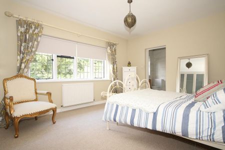 5 bedroom detached house to rent - Photo 4