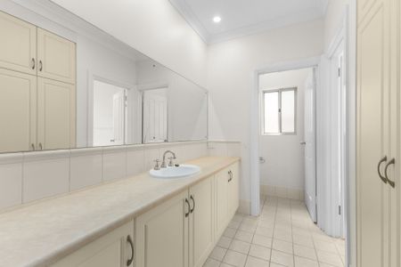 Immaculate Family Home with a Pool! - Photo 3