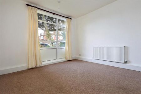 3 bedroom flat to rent - Photo 2