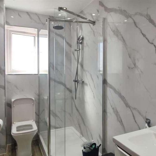 Swanholm Gardens, Calcot, RG31 - Photo 1