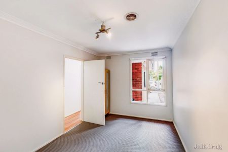 3 Bed, 1 Bath - Photo 4