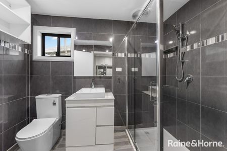 COSY LIVING - $530pw including all the bills! - Photo 2