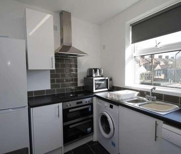 High Street, Rushden, NN10 - Photo 4