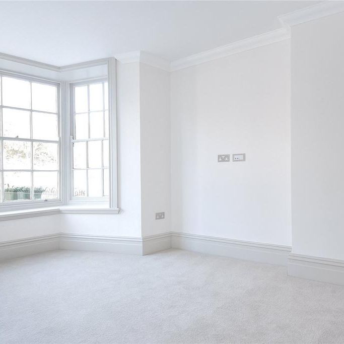 2 bedroom mews to rent - Photo 1