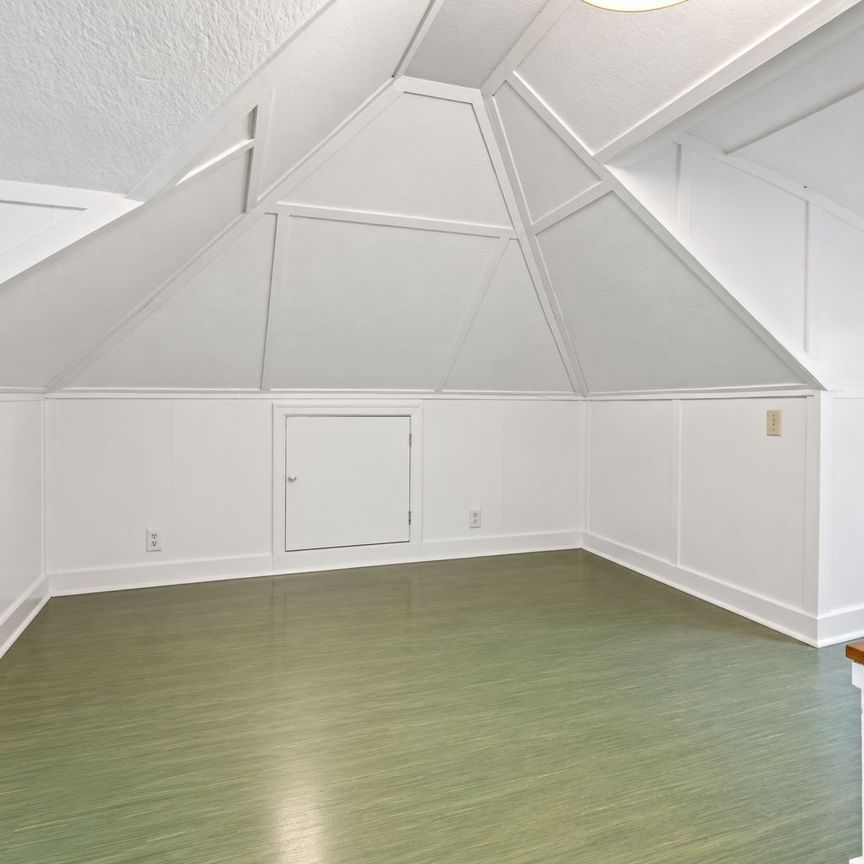 For Lease - 568 Golden Avenue, Carlingwood - Westboro and Area, Ontario - Photo 1