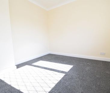 Cromwell Crescent, Pontefract - Photo 3