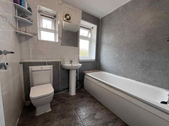 Room in a Shared House, Langbrook Road, SE3 - Photo 1