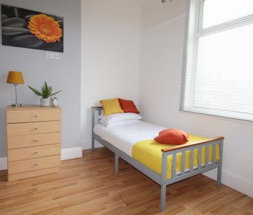 1 bedroom in a house share to rent - Photo 2