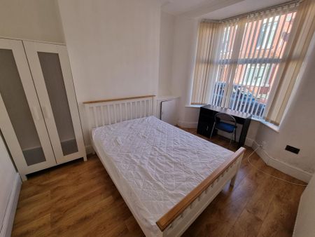 3 bedroom terraced house to rent - Photo 4