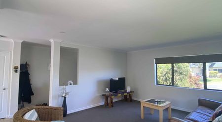 Papamoa Paradise - Fully Furnished 3-Bedroom Home for Rent - Photo 4