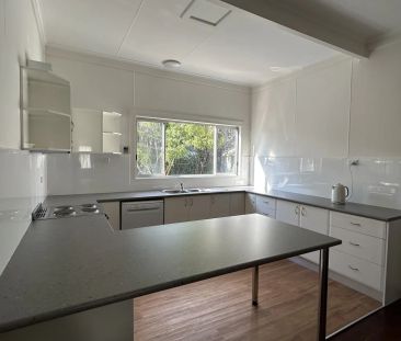 Renovated home close to everything! - Photo 3