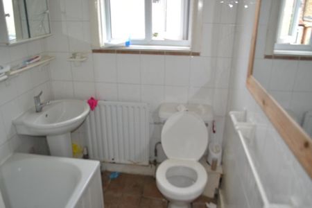 4 bedroom terraced house to rent - Photo 2