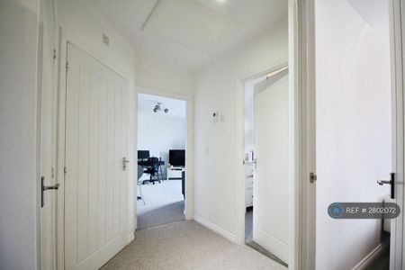 2 bedroom flat to rent - Photo 4