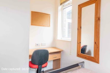 18 Siward Street - Photo 2