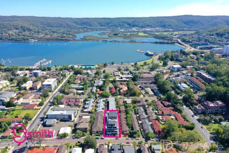 “Designer Living Apartment” - Photo 4