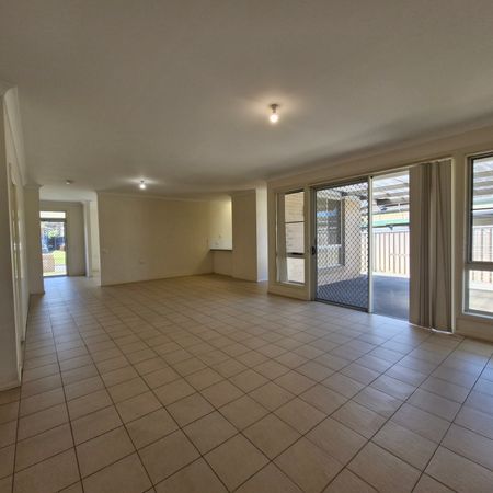 6, Hull Avenue, Lurnea - Photo 3