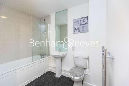 Bellevue Court, Hounslow, TW3 - Photo 2