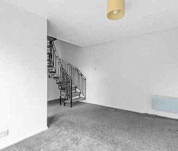 Lambourne Avenue, Aylesbury, HP21 - Photo 1