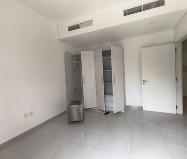 Spacious 3 BR Townhouse at Nasma Residence with Garden & Pool - Photo 3