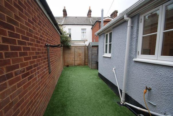 2 bedroom terraced house to rent - Photo 1