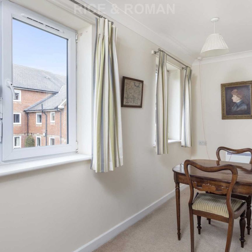 2 Bedroom Apartment, Gibson Court – Hinchley Wood - Photo 1