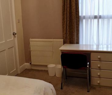 4 bedroom terraced house to rent - Photo 6