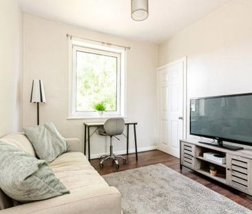 Broomfield Crescent, Carrick Knowe, Edinburgh, EH12 - Photo 3