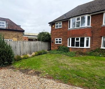 Poundfield Court, Woking, Surrey, GU22 - Photo 3