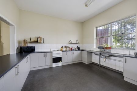 ONE UNFURNISHED ROOM IN SHARE ACCOMMODATION COOKS HILL - Photo 5