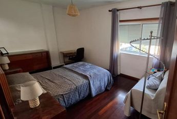 Quarto amplo individual em Braga Lamacaes