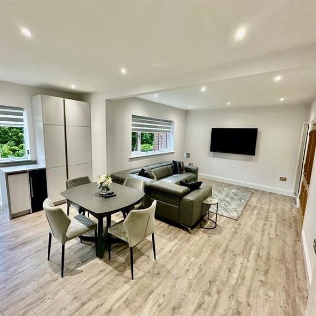 5 Bedroom Detached To Let - Photo 1