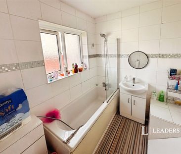 3 bedroom house to rent Tong Head Avenue, Bolton, Greater Mancheste... - Photo 6