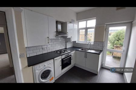2 bedroom maisonette to rent - Photo 4