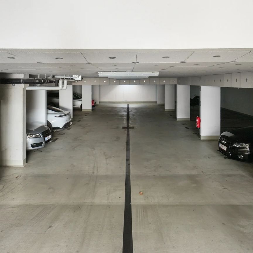 Sofort einziehen: Sonnige Gartenwohnung mit Tiefgaragenplatz - Photo 1