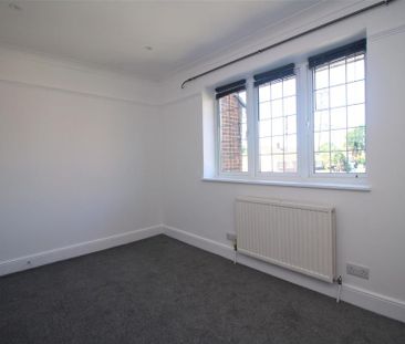 4 bedroom end of terrace house to rent - Photo 6