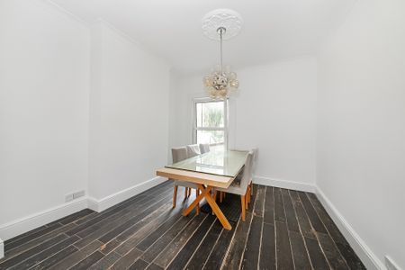 Kinveachy Gardens, Charlton, SE7, London - Photo 2