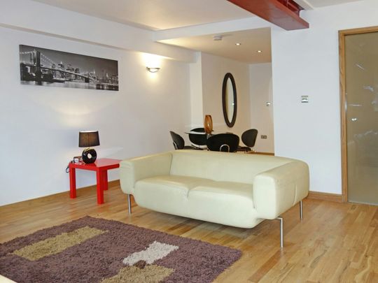 Flat to rent on - Photo 1