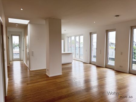 Exklusives 4-Zimmer-Penthouse mit Dachterrasse, Kamin, 2 Bädern & EBK in Düsseldorf-Flehe! - Photo 2