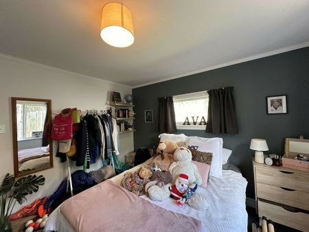 Charming 4 bedroom home with stunning views!!! - Photo 4