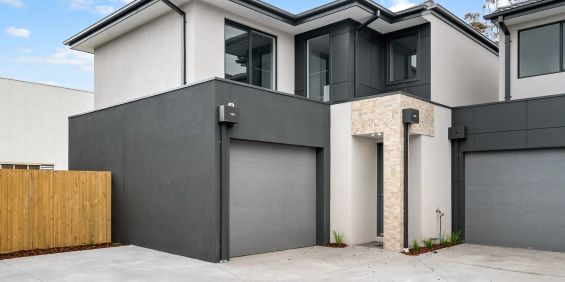 Stunning 2 bedroom townhouse - Photo 3