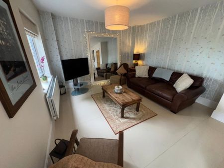 14 Pickwick Gardens, Wolverhampton, West Midlands, WV3 9EH - Photo 2