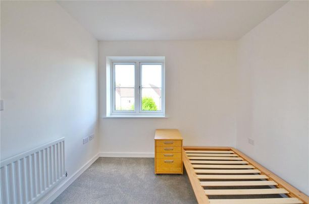 4 bedroom end of terrace house to rent - Photo 1