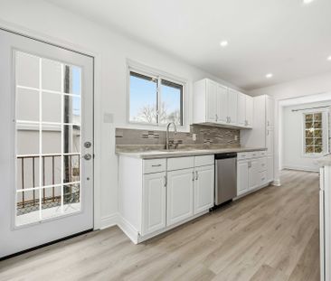 For Lease - 249 Hodgson Drive, Newmarket, Ontario - Photo 2