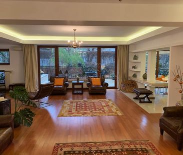 Large Executive Two Bedroom Apartment with Garden - Piata Victoria - Photo 4