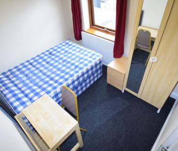 6 bedroom terraced house to rent - Photo 2