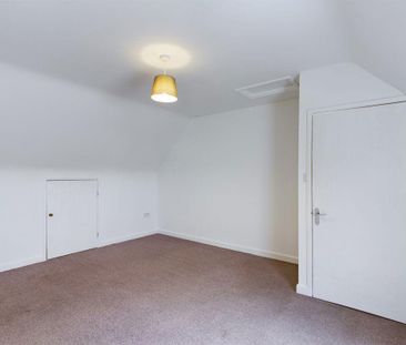 4 bedroom terraced house to rent - Photo 3