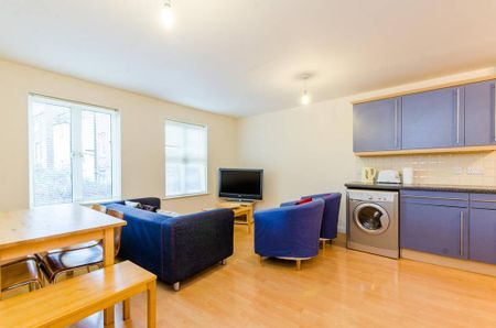 2 bedroom flat to rent - Photo 2